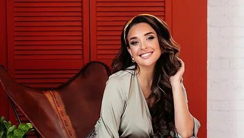 Dushxonada buviga qarab.