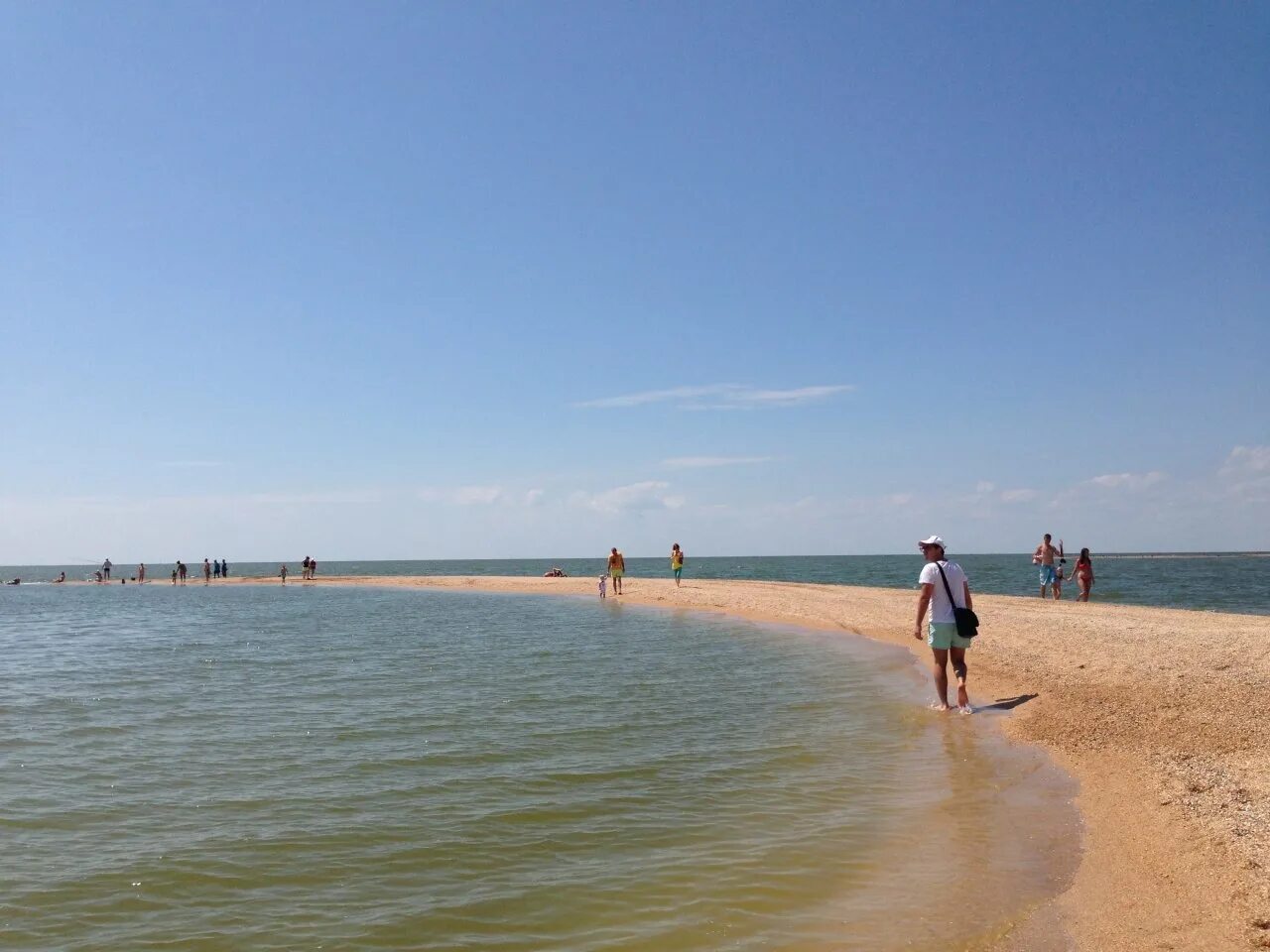 Косе на берегу азовского. Коса долгая азовское море должанская. Пляж ростовский должанская коса. Коса долгая станица должанская. Ейск должанская.