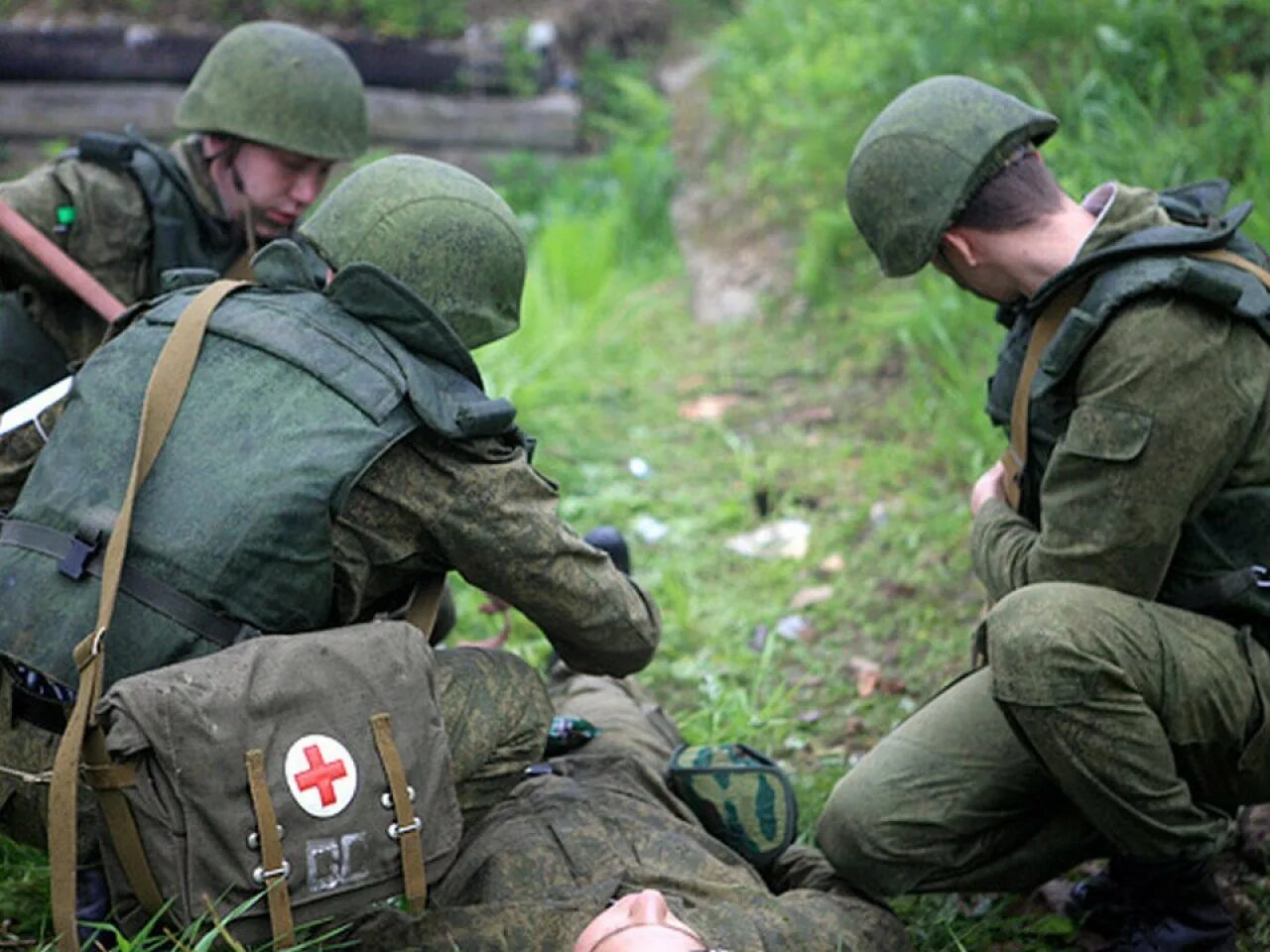 Аэромобильный госпиталь отряда центроспас. Помощь военным медикам. Военно медицинские войска. Помощь военным медикам. Аэромобильный госпиталь отряда центроспас.