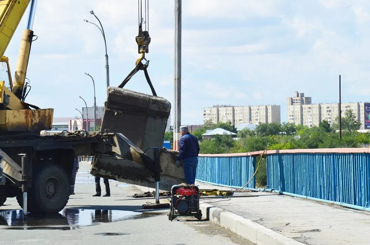 Погода в семее на сегодня. Мост в Семее. Длина автогужевого моста в Семее. Фото автогужевого моста Павлодар. Каменский автогужевой мост.