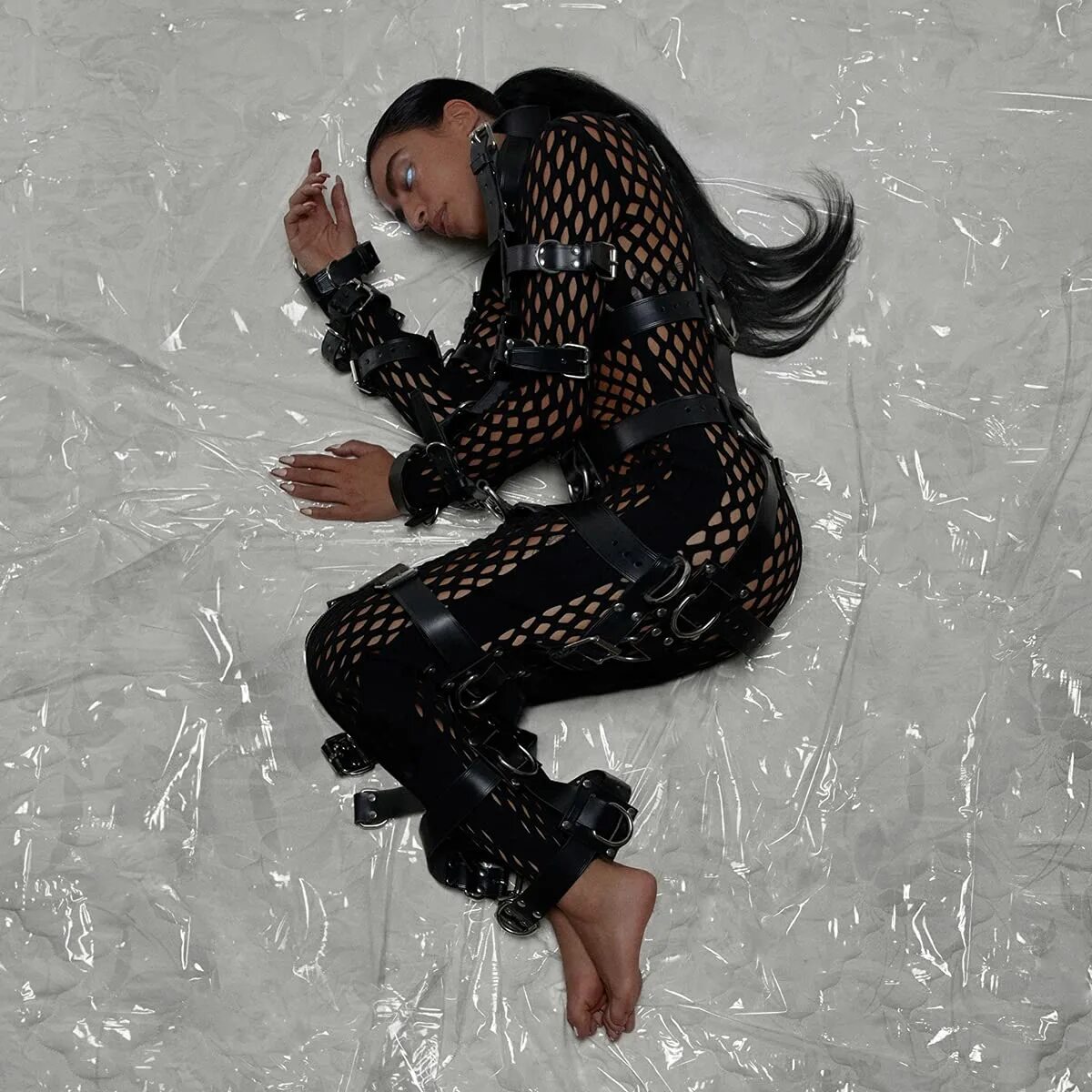 Sevdaliza. Sevdaliza 2018. Sevdaliza "Ison". Севдализа обложка.