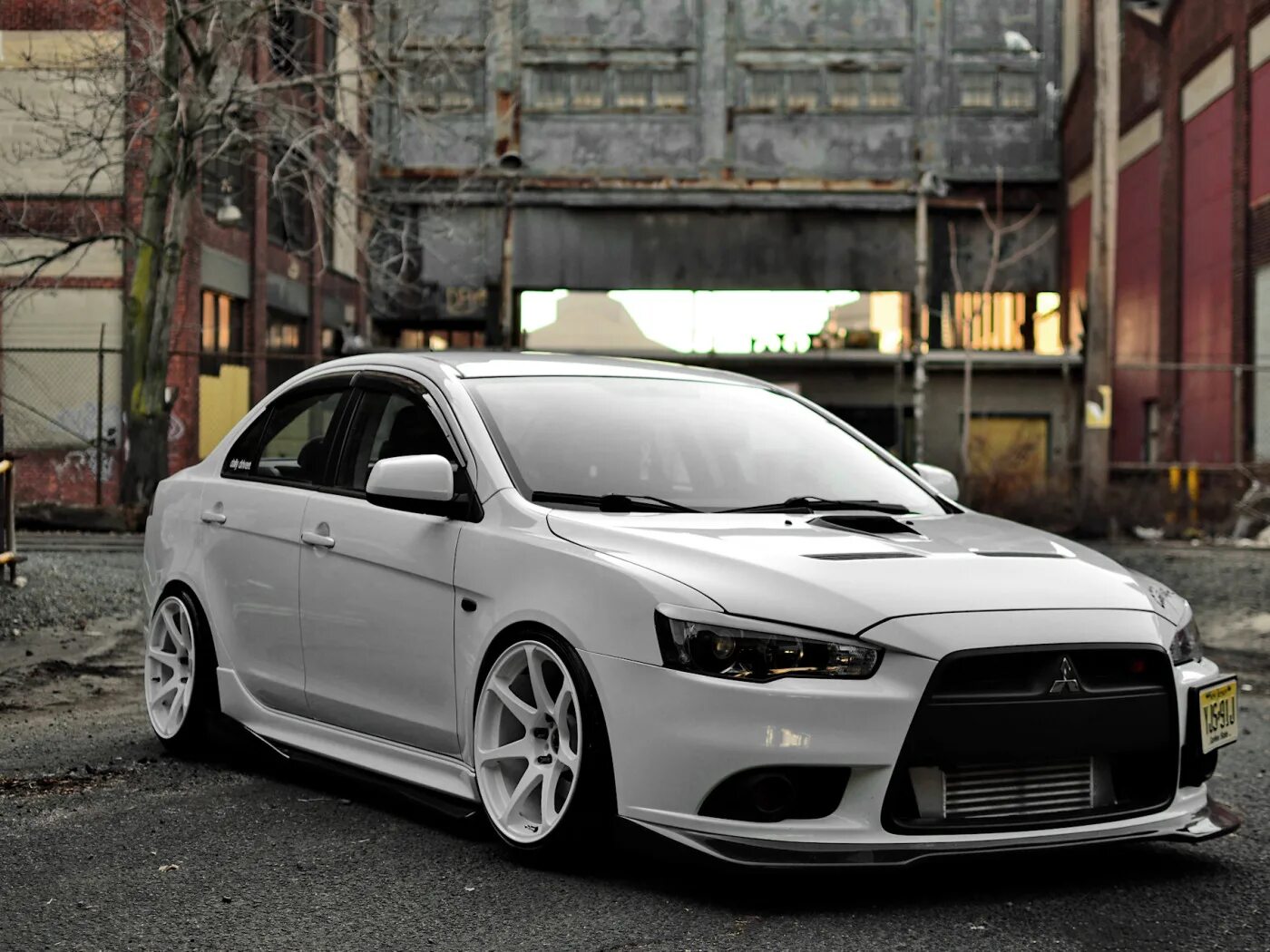 Tuning фото. Митсубиси Лансер Эволюшн 10. Mitsubishi Lancer 10 Tune. Mitsubishi Lancer Evolution 10 White. Тюнингованный Митсубиси Лансер 10.