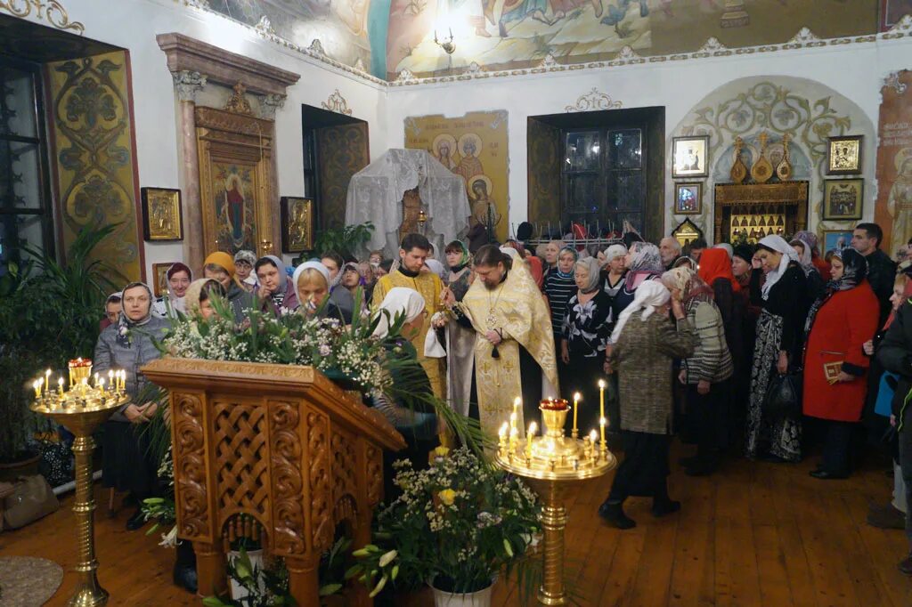 храм на сиреневом бульваре в калуге. леонид тарусский викарий калужской епархии. храмы и паломничество. свято-троицкий кафедральный собор калуга. отец евгений из храма иоанна предтечи калуга.
