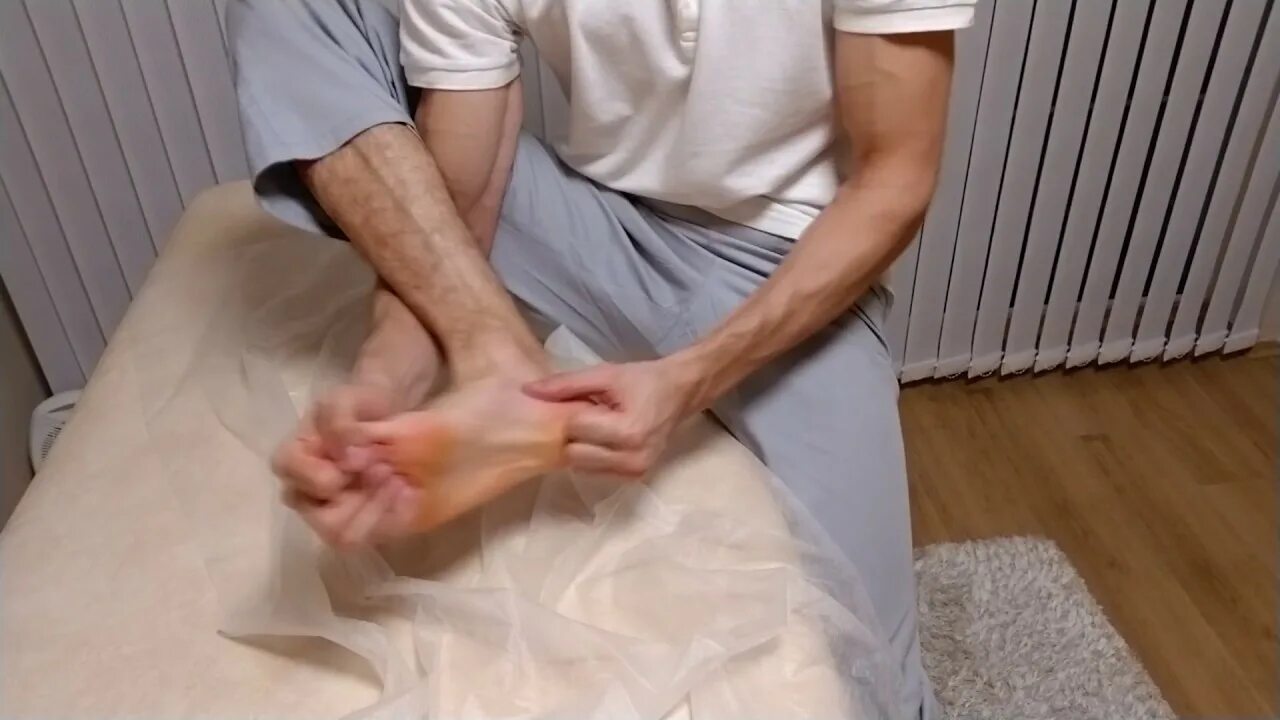 Какие процедуры после гипса. Массаж при переломе голеностопа. нона после снятия гипса. массаж голеностопа после перелома.