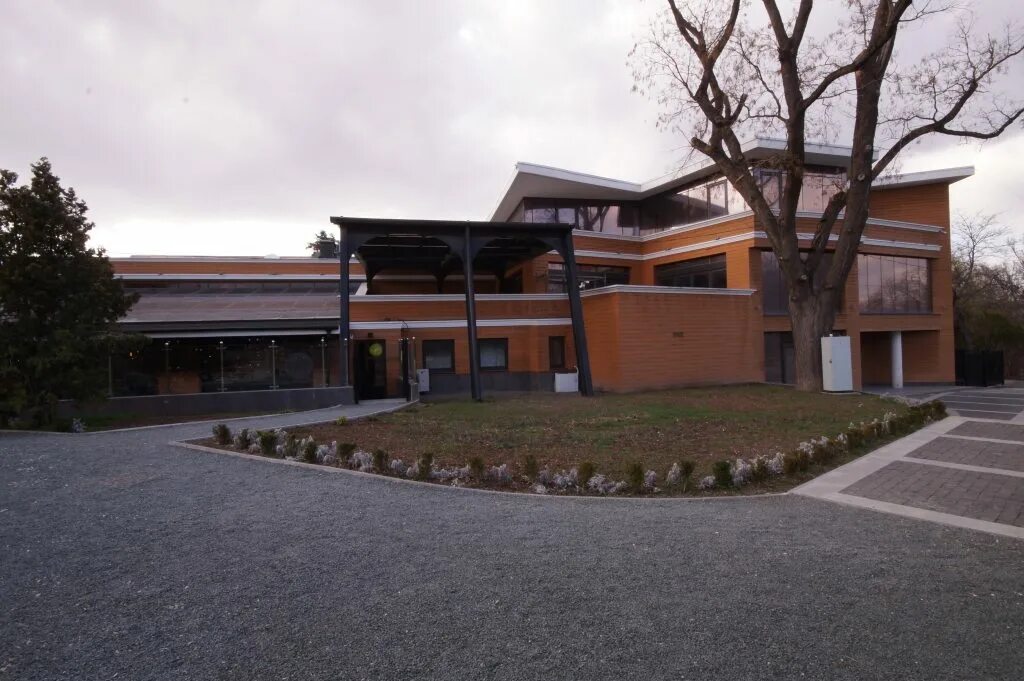 Зелёный театр симферополь гостиница. Гостиница зеленый театр симферополь. Зеленый театр отель симферополь. Зелёный театр симферополь гостиница. Зеленый театр ул ленина 2 симферополь.