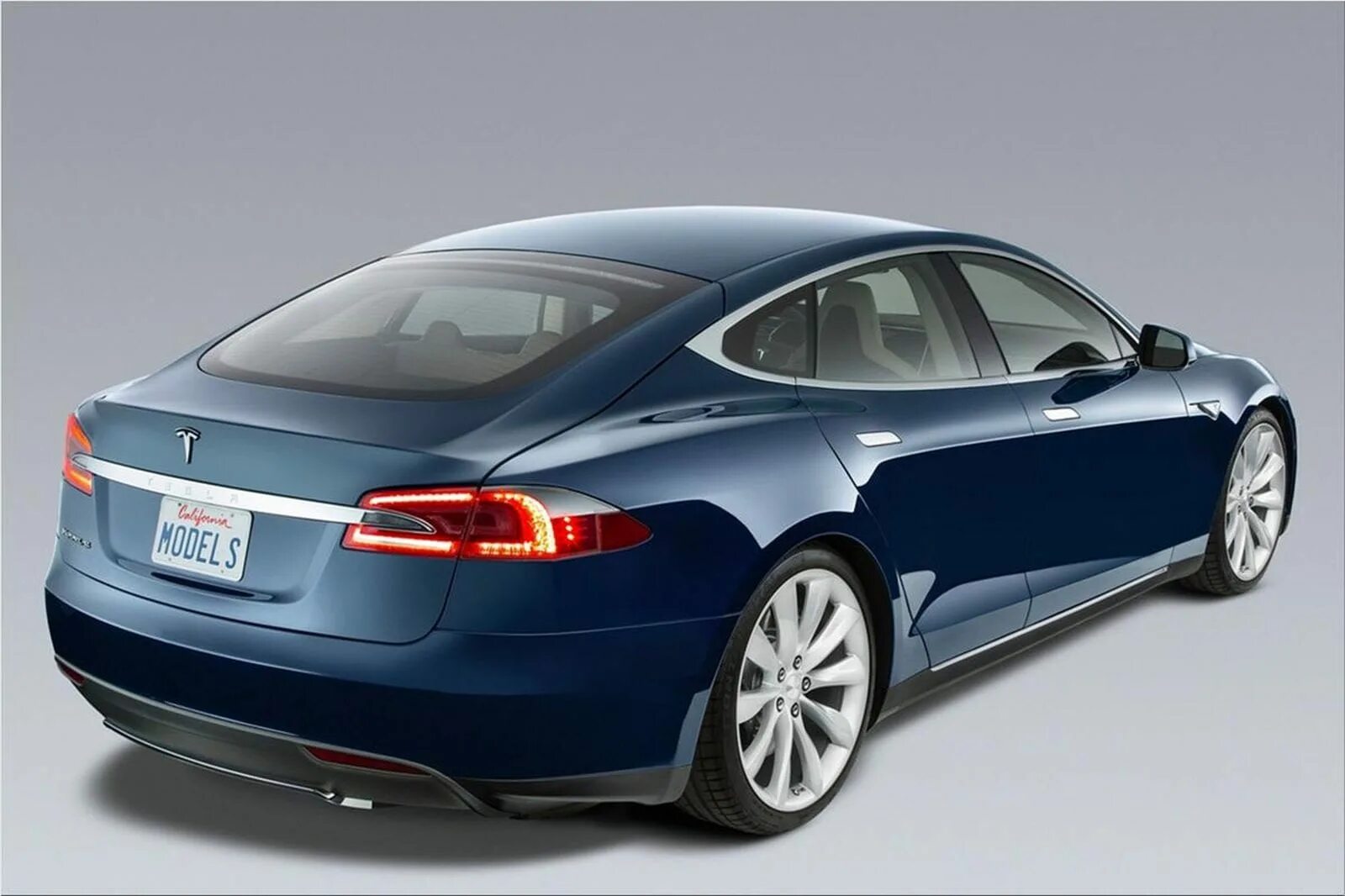 Автомобиль s. Tesla model s 2015. Машина Tesla model s. Tesla model седан. Седан Тесла модель s.