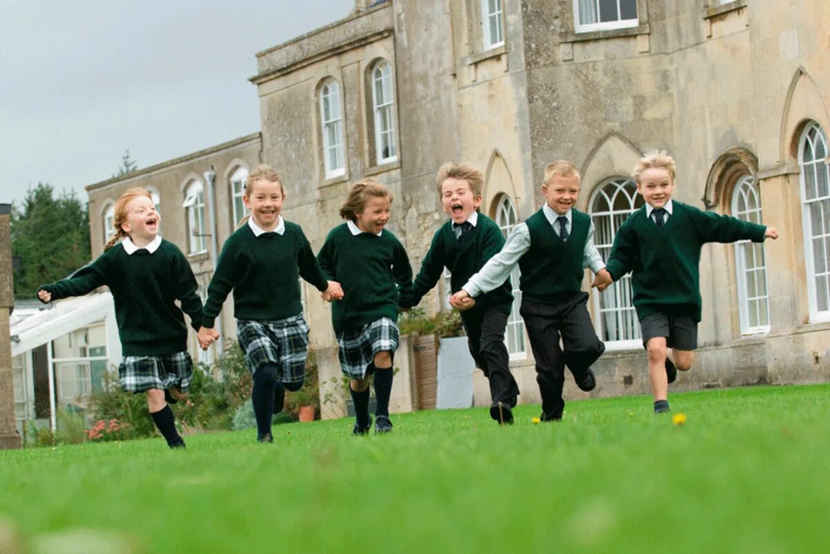 Children in britain school. Stonar School школа Великобритании. Праймари скул в Англии. Бординг школа в Англии. Primary Schools школа Англии.