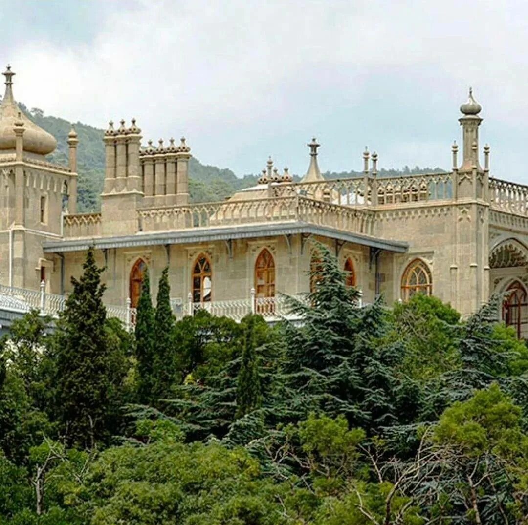 Воронцовский дворец в Крыму. Воронцовский дворец (г. Алупка). Мисхорский дворец в Крыму. Крым дворец влоонцовск. Золотое кольцо крыма