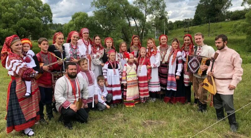 Фольклорный ансамбль рождество новосибирск. Рязаночка ансамбль мкц. Ансамбль праздник. Ансамбль города обнинска. Ансамбль праздник.
