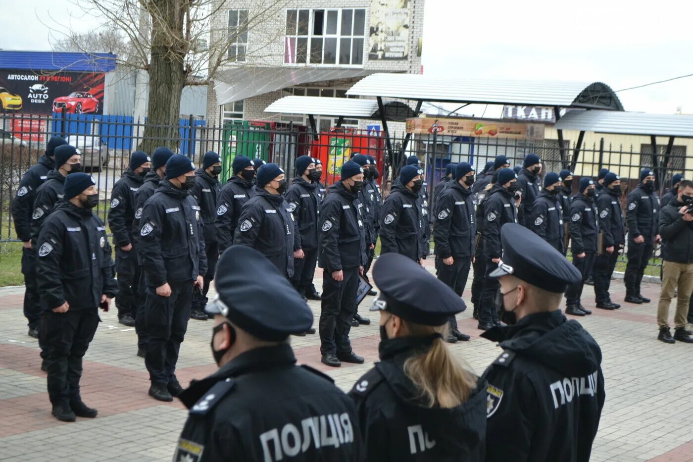 Специальные средства полиции. Полицейский участок во франции. Осн гром волгоград. Спецполк полиции спб. Спецсредства в овд.