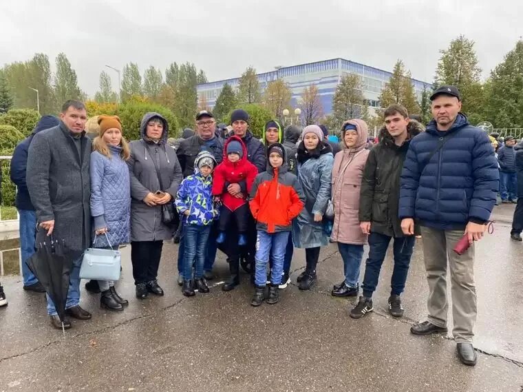 Нижнекамск татарстан новости сегодня. Жители Нижнекамска. Мобилизованные из Нижнекамск. В Ядринском районе проводили мобилизованных. Нижнекамск люди.