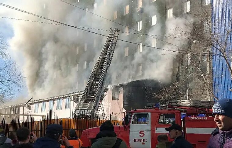 Что сейчас горит в родниках. Пожар в Челябинске сейчас. Что горит в Челябинске. Пожары на ЧТЗ В Челябинске.