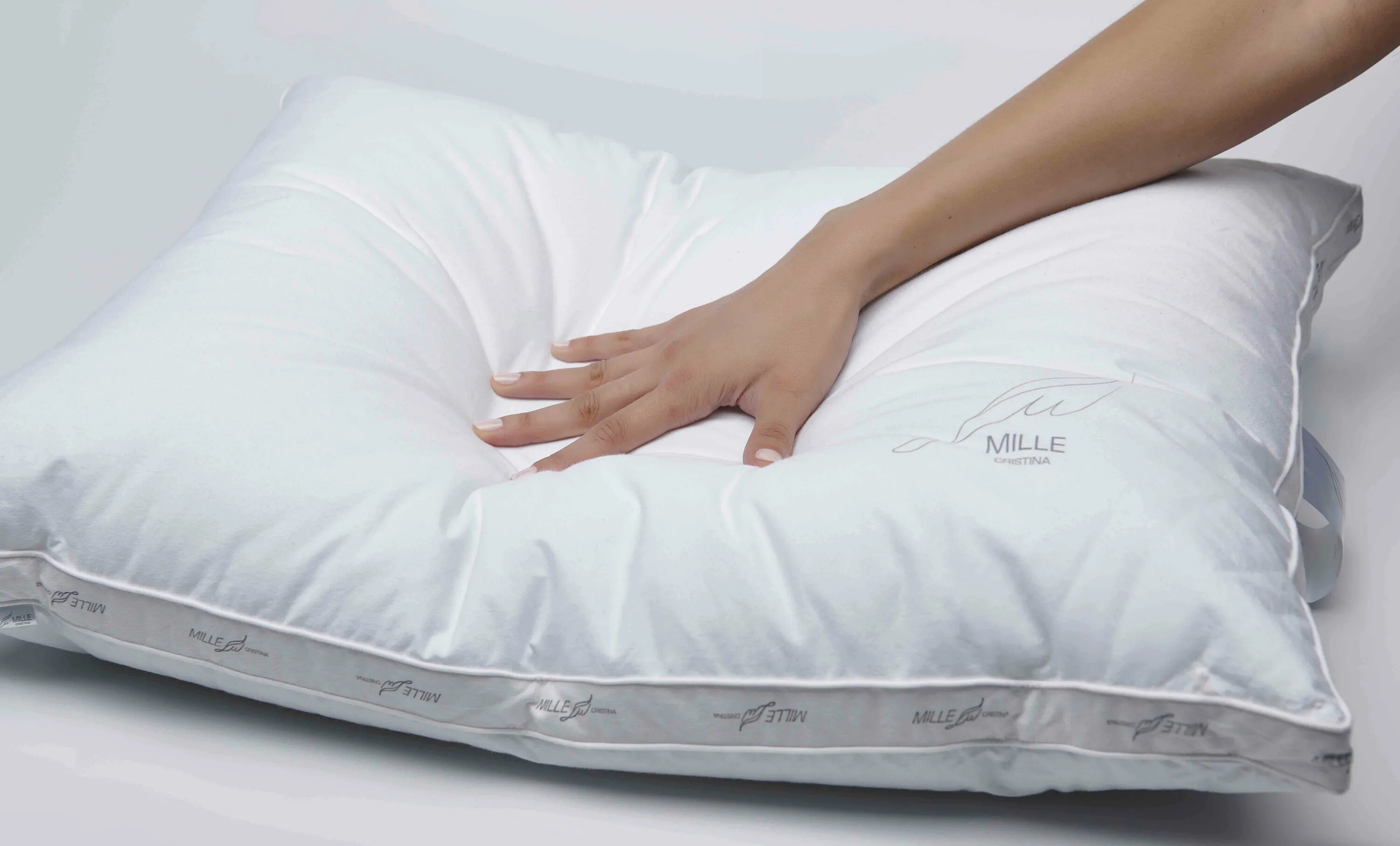 Жесткая подушка. Правильная подушка. Подушка средней жесткости. Жесткость подушки. Какую выбрать подушку для сна взрослым