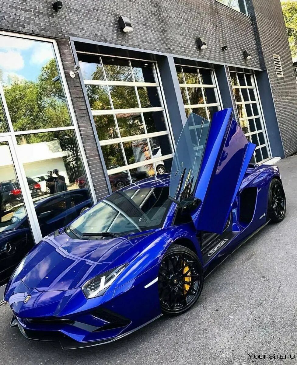 Маленькая синяя машина. Lamborghini Aventador lp700 синий. Lamborghini Aventador lp700 голубой. Ламборджини Авендатор. Lamborghini Aventador lp700-4 Blue.