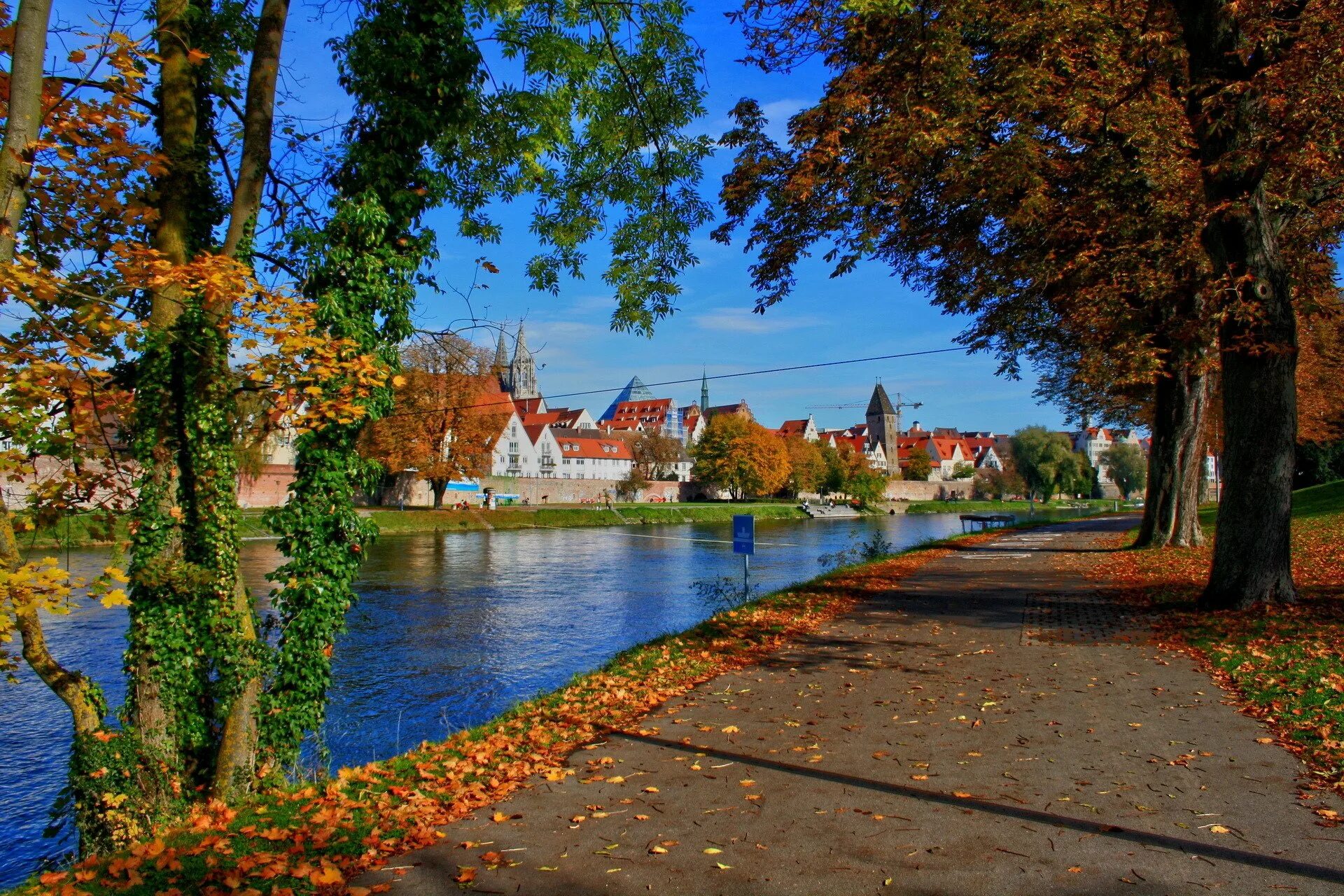 Ной Ульм Германия. Город Ульм Бавария. Neu Ulm Германия. Осень в Шопфхайме Германия. Амстердам зеленоградск