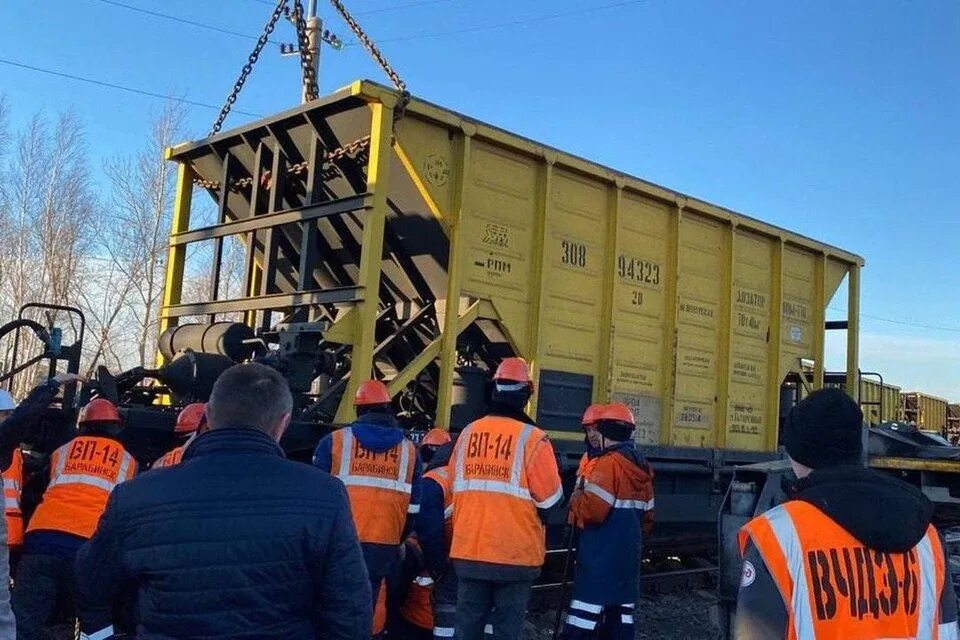 Восстановительный поезд. Новости вагон. Новости вагон. Сход вагонов. Сход цистерн в славянске на кубани в 2022г.