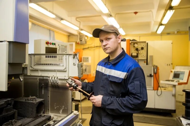наладчик станков с чпу. профессия литейщик пластмасс. андрей завгородний чемпион. 33 токарь на станках с чпу фгос. оператор чпу.