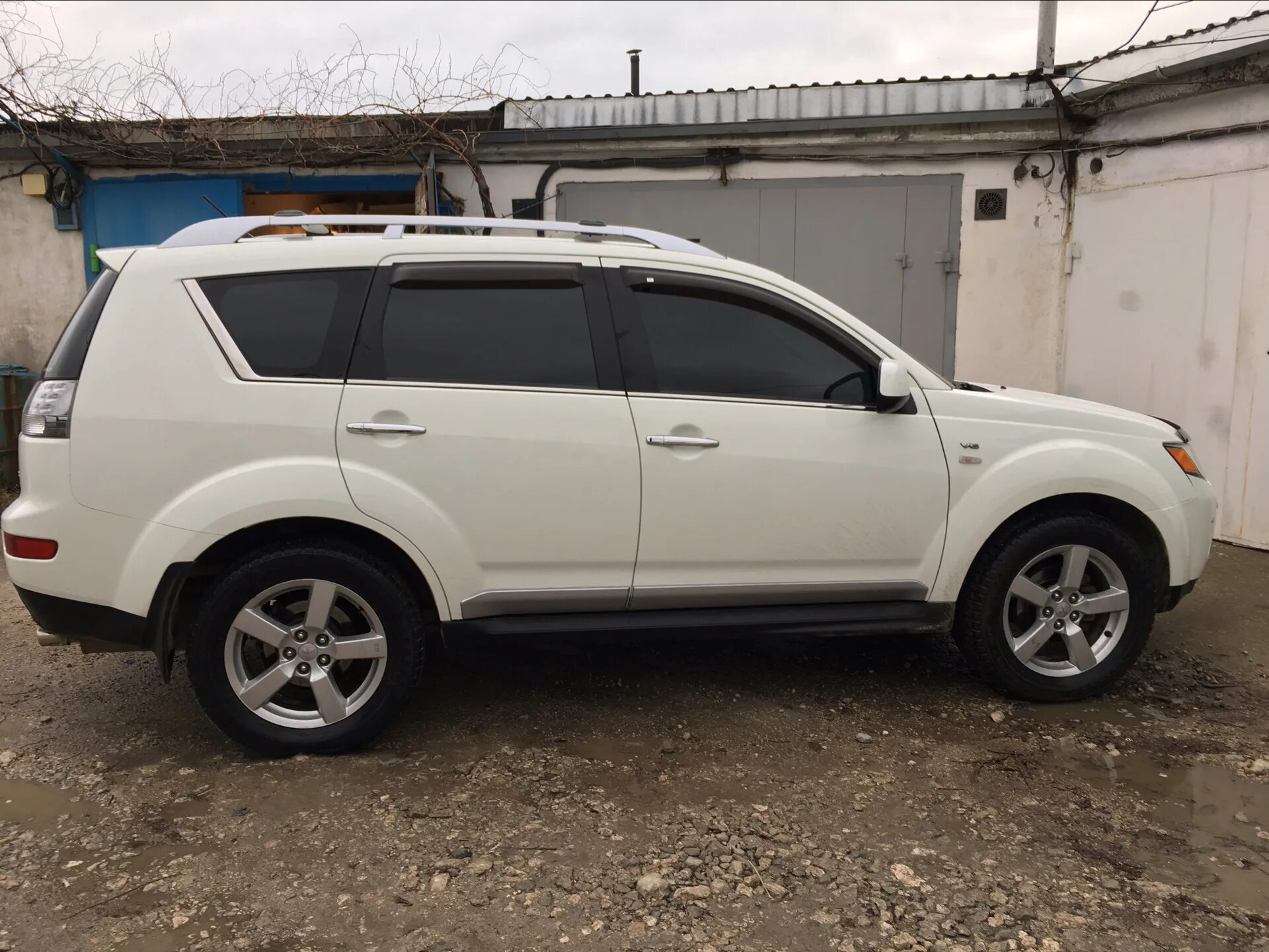 Mitsubishi outlander резина. 255/55 R18 Outlander XL. Mitsubishi Outlander XL шины 225/65/18. Outlander XL шины 265. Outlander 255/55r18.