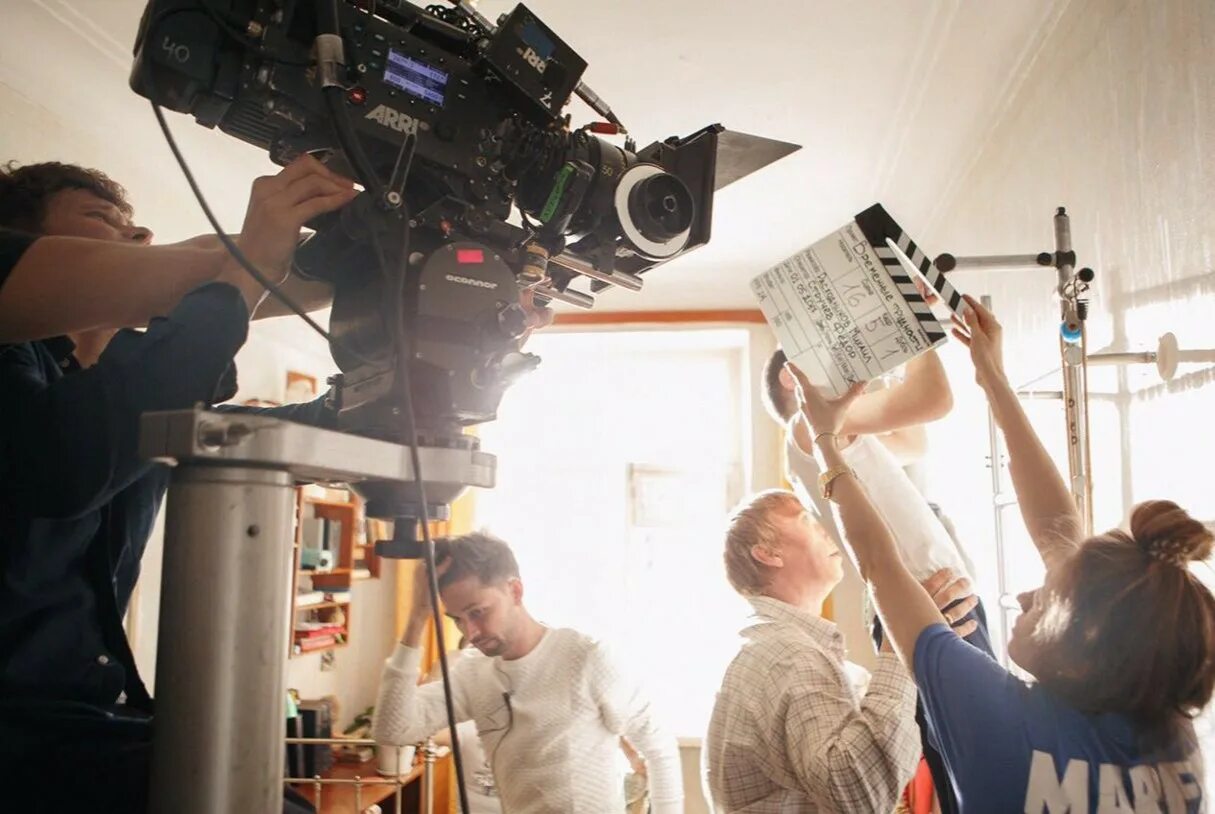 Актерское мастерство. Кинетограф. Режиссер на съемочной площадке. Современный кинематограф. Аппаратура для киносъемки.