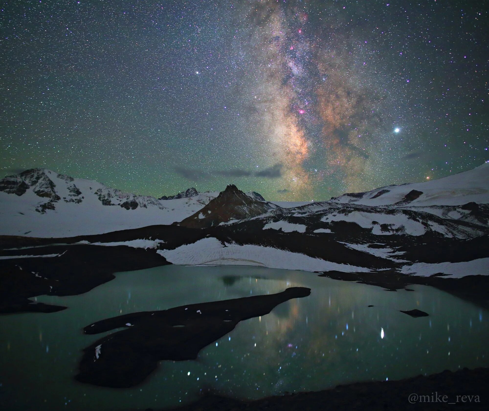 Бездна звезд полна. Луна над Эльбрусом. Эльбрус ночью. Широкоугольные астрофотографии. Пучина звезд.