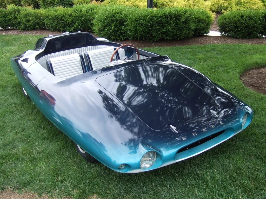 Самые странные автомобили в мире. 1962 El Tiburon Shark Roadster. Родстер Шарк. Машина Шарк Роадстер. 1962 El Tiburon Roadster (the Shark) – a Fiberglass Classic.