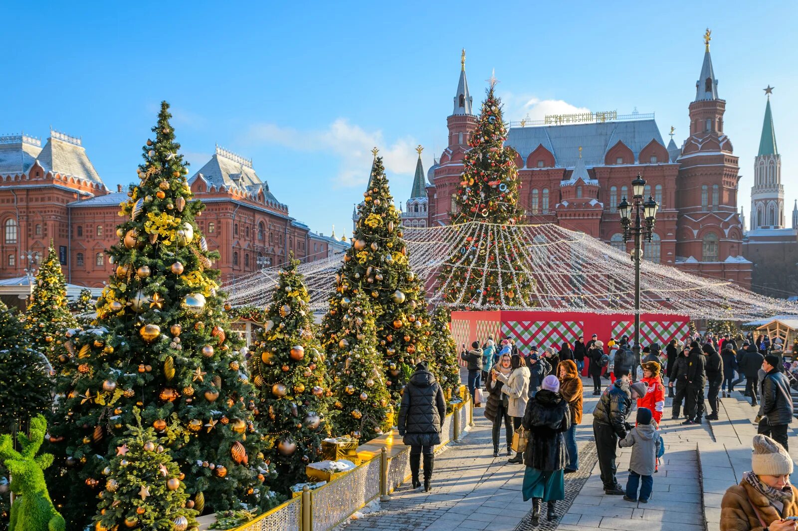 Фестиваль путешествие в рождество. Новогодние гуляния. Новогодняя москва. Фестиваль "путешествие в рождество" начинается в москве. Фестиваль «путешествие в рождество» на манежной площади.
