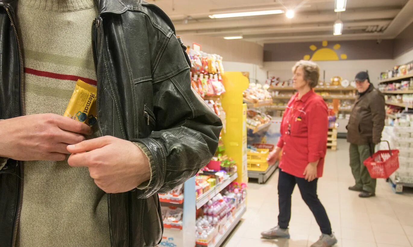 Воровство презентация. Мелкое воровство. Мелкое воровство в интернете. Кража в магазине. Кража одежды из магазина.