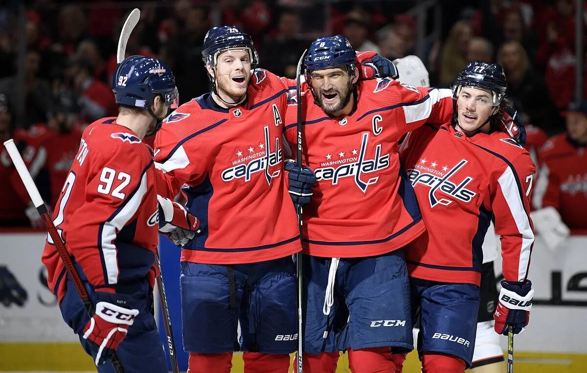 Команды лиги нхл. Хоккей НХЛ Вашингтон Кэпиталз. NHL Washington Capitals. Команда Кэпиталз НХЛ. Хоккейная сборная Вашингтон Кэпиталз.