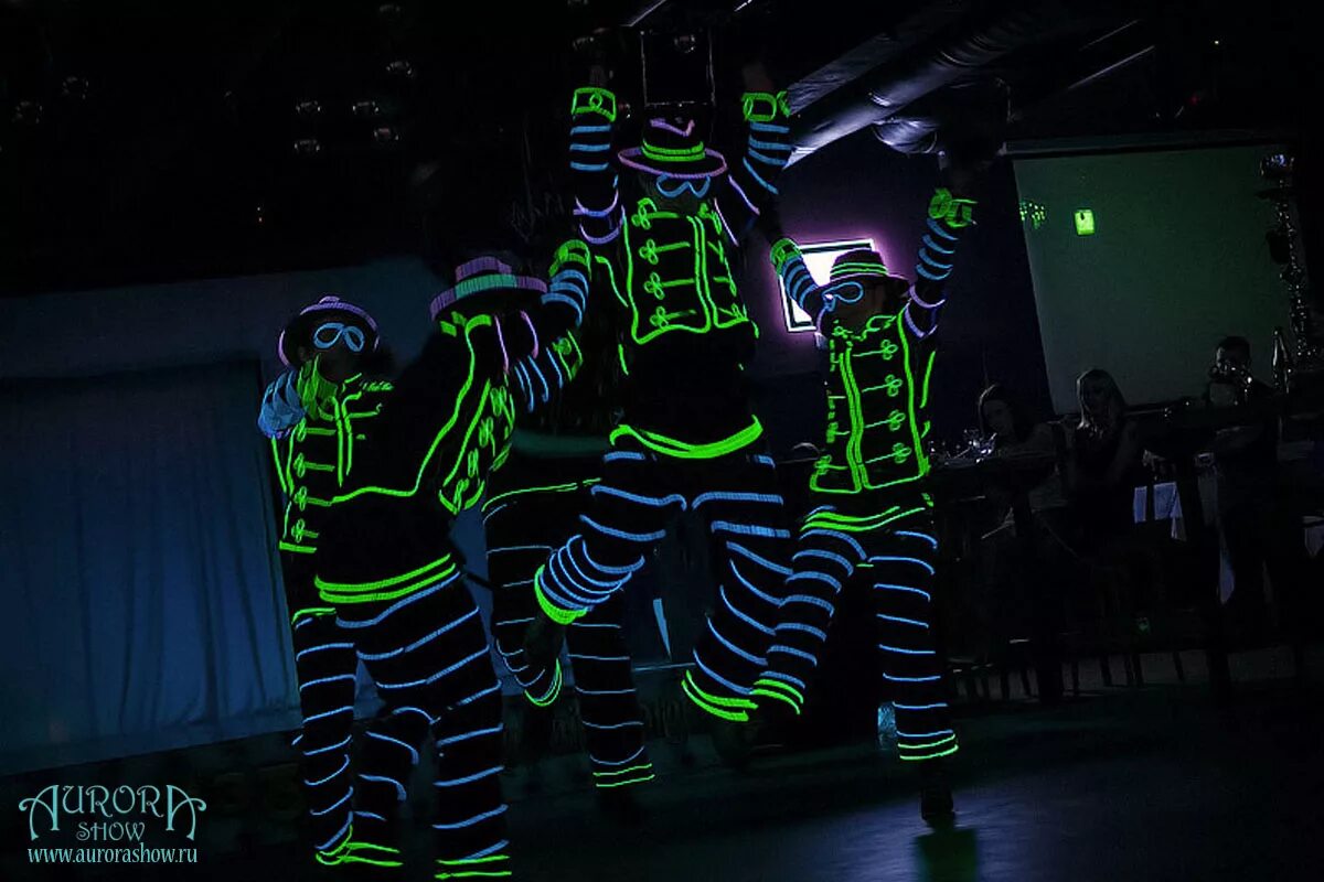 Световое шоу. Светодиодное шоу. Неоновые костюмы для танцев. Неоновая дискотека. Неоновая вечеринка для детей.