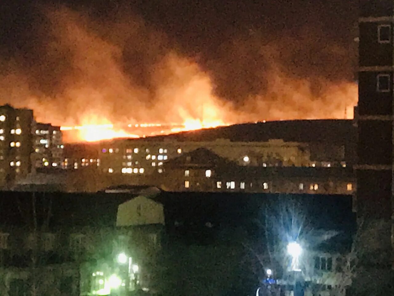 Там горела. Пожар на лысой горе в Красноярске. Лысая гора Красноярск. Горит лысая гора Красноярск. Пожар на горе.