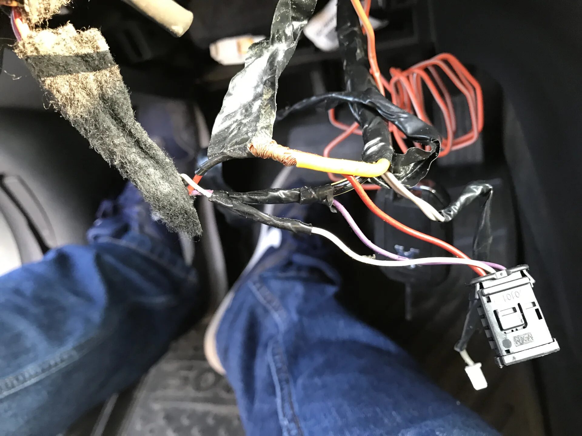 Установка сигнализации пежо 206. Вежливый поворотник приора. Фишка к кнопке аварийки шевроле каптива с140. Аварийка при резком торможении. Аварийка мигает.