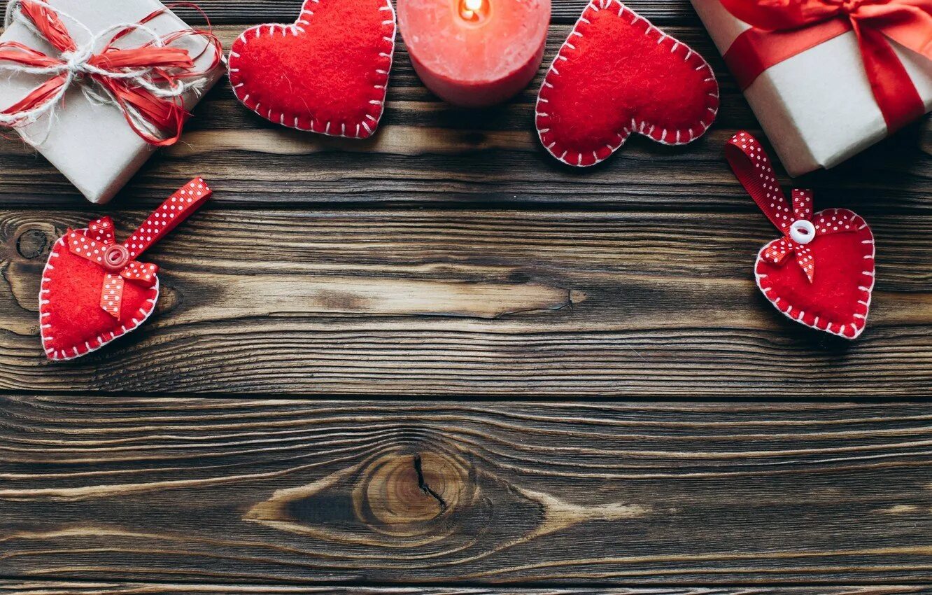 14 Февраля. Сердечки на деревянном фоне. Valentine s day holiday
