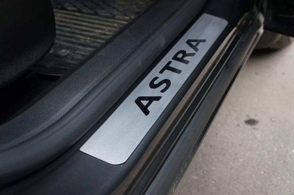 Пороги для Opel Astra j. Накладка порога Astra j OPC. Накладки порогов j685402830. Пороги opel astra