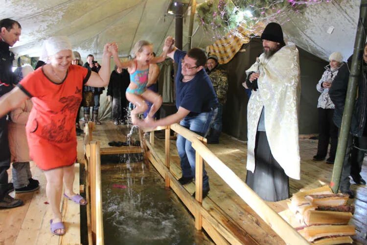 сретенский монастырь баптистерий. свято-успенский монастырь старица купель. святой источник тихвинской иконы божией матери. родник святой источник казанской иконы божией. купель в монастыре.