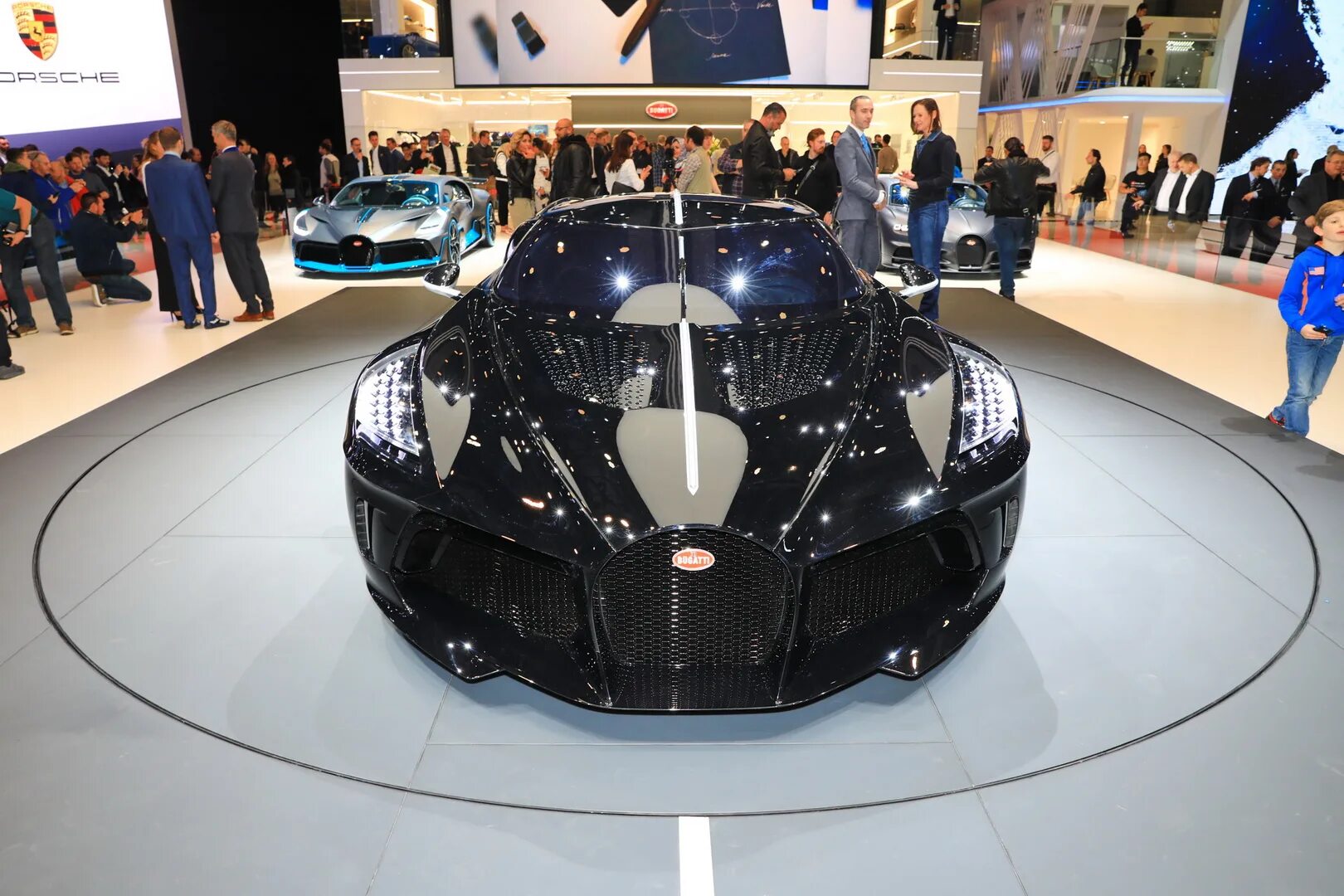 Bugatti 2022. Самая дорогая Бугатти в мире 2022. Бугатти за миллиард 2022. Самая дорогая машина в мире. Бугатти за миллиард