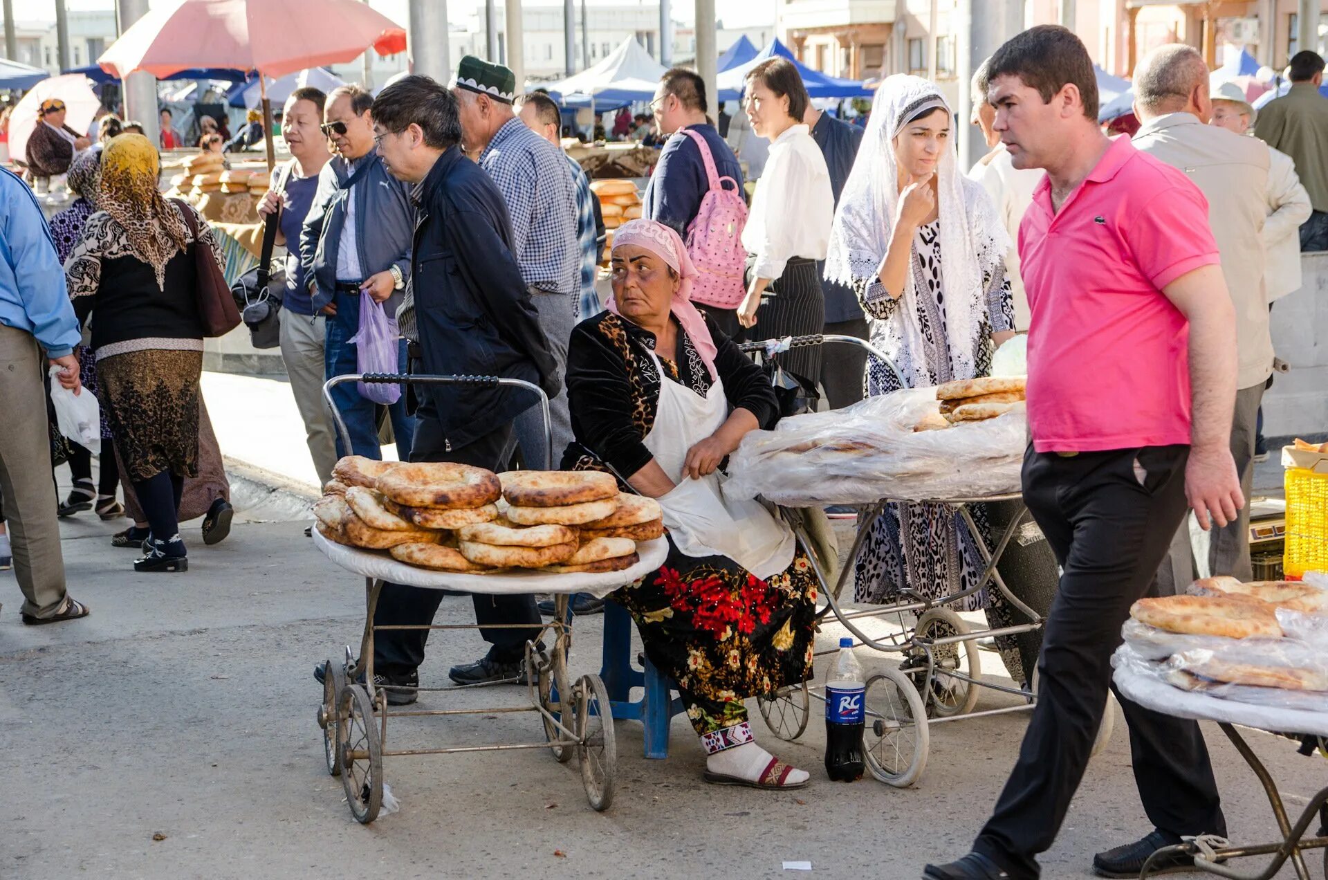 Базар мархамат базар. Мардикор базар Ташкент. Машинный базар в Ташкенте. Рынок техники в Ташкенте.