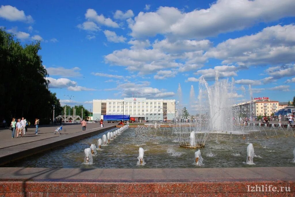 Ижевск центр города. Центральная площадь ижевск. удмуртия ижевск центральная площадь. центральная площадь г.иж. центральная площадь ижевск лето.