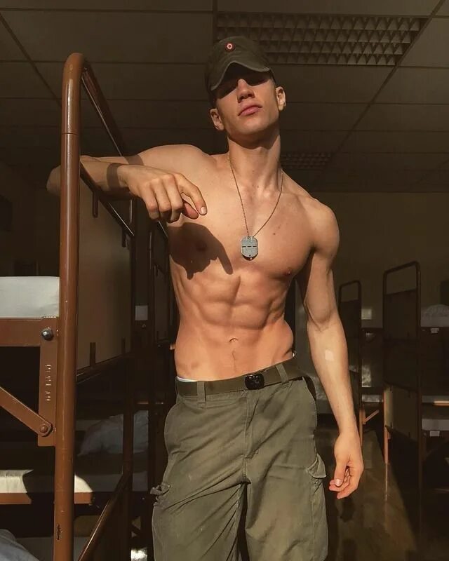 Парни без формы. Красивые мужчины пожарные. Красивая мужская фигура. Роналду торс. Josh mansour.