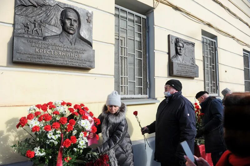 Увековечили память героя