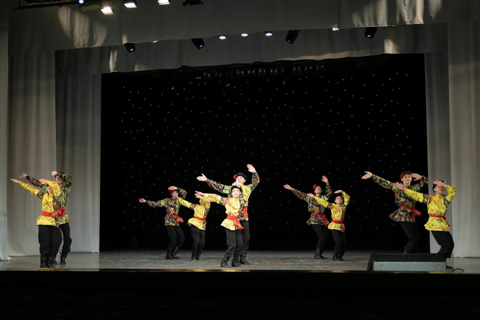 Фото викторины награждение победителей. Владимир слободян детский симфонический оркестр. Фестиваль детского творчества. Конкурсное выступление. Конкурсное выступление.