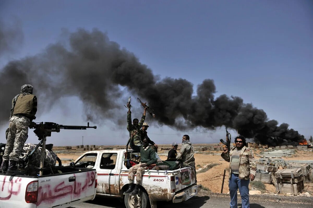 Чрезвычайное военное. Ливийская Гражданская война Сирт 2011. Война в Ливии 2011 кадры Каддафи.