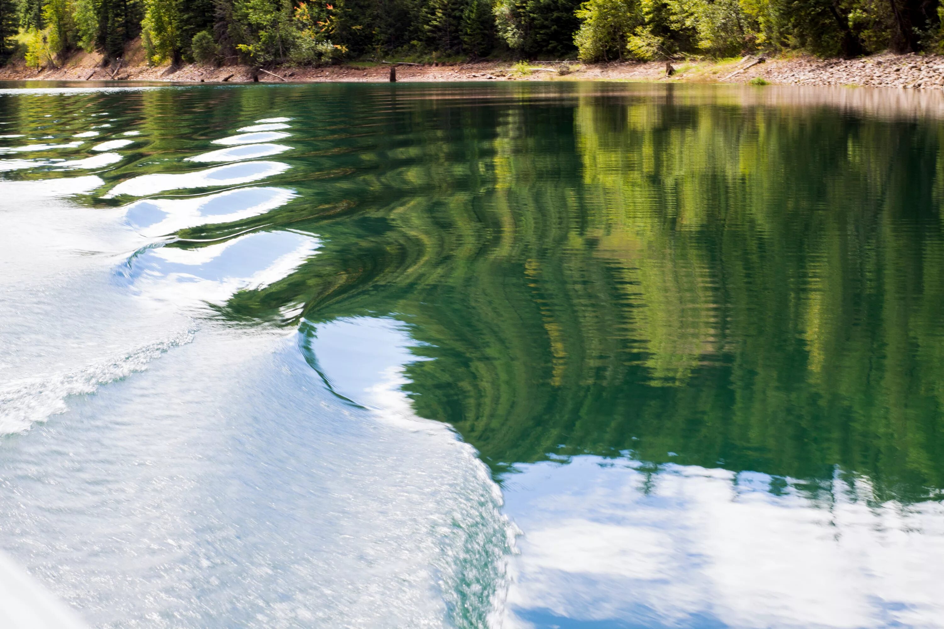 Примеры природной воды. Вода река. Открытые водоемы. Чистый водоем. Чистая река.