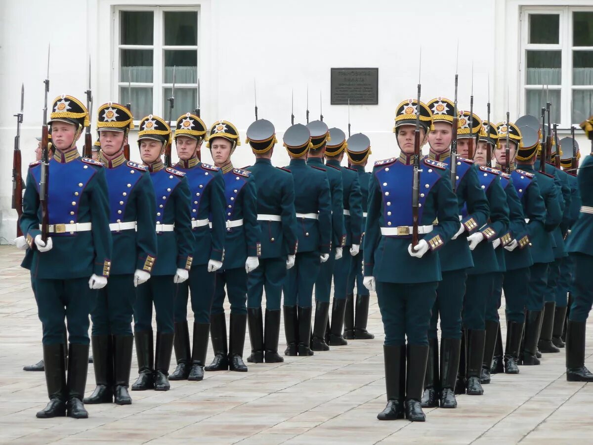 Кремлевская форма. Президентский полк парадная форма. ФСО президентский полк. Форма ФСО президентский полк. Президентский полк церемониальная форма.