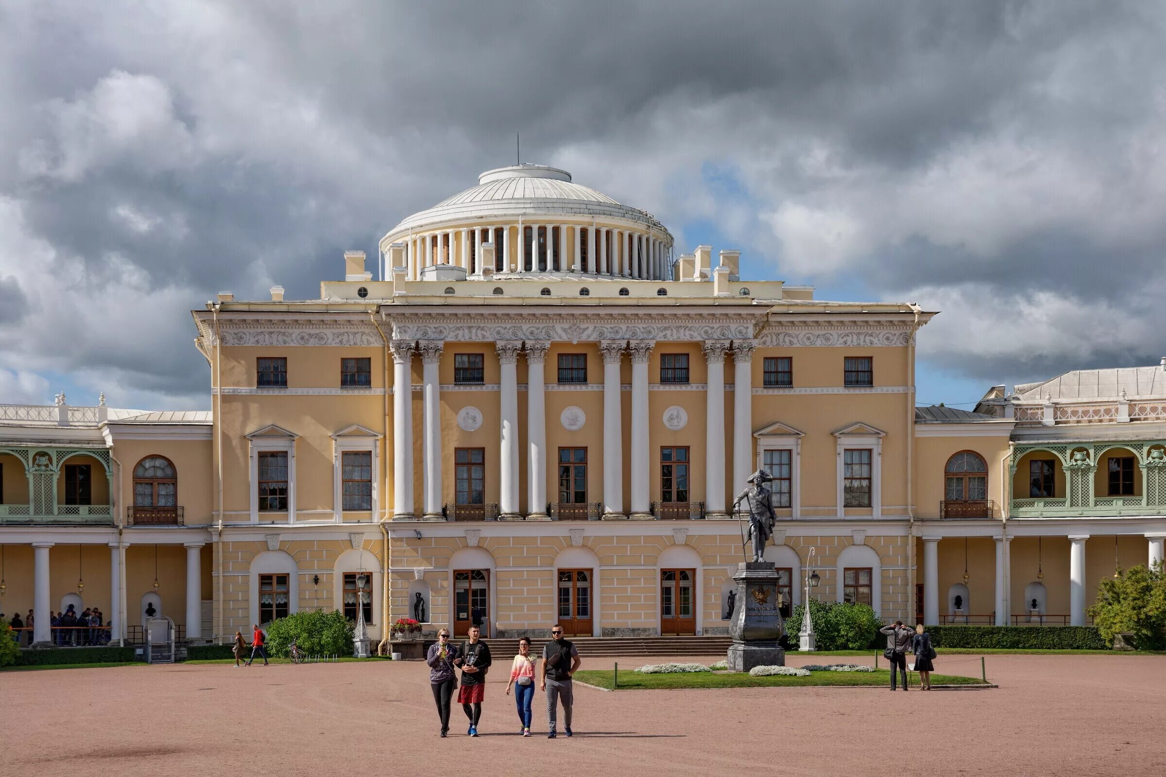 Павловский дворец купить билеты. Павловский дворец в Санкт-Петербурге. Разрушенный Павловский дворец. Павловск дворец. Павловский дворец в Санкт-Петербурге после войны.