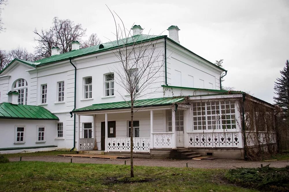 Места толстого. Дом музей л н Толстого в Ясной Поляне. Дом Льва Николаевича Толстого в Ясной Поляне. Музей в Ясной Поляне Льва Николаевича Толстого. Ясная Поляна Лев Николаевич толстой.