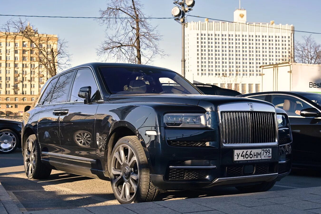 Роллс номер. Роллс Ройс Куллинан в России. Куллинан Роллс в Москве. Rolls Royce джип. Rolls Royce Cullinan СПБ.