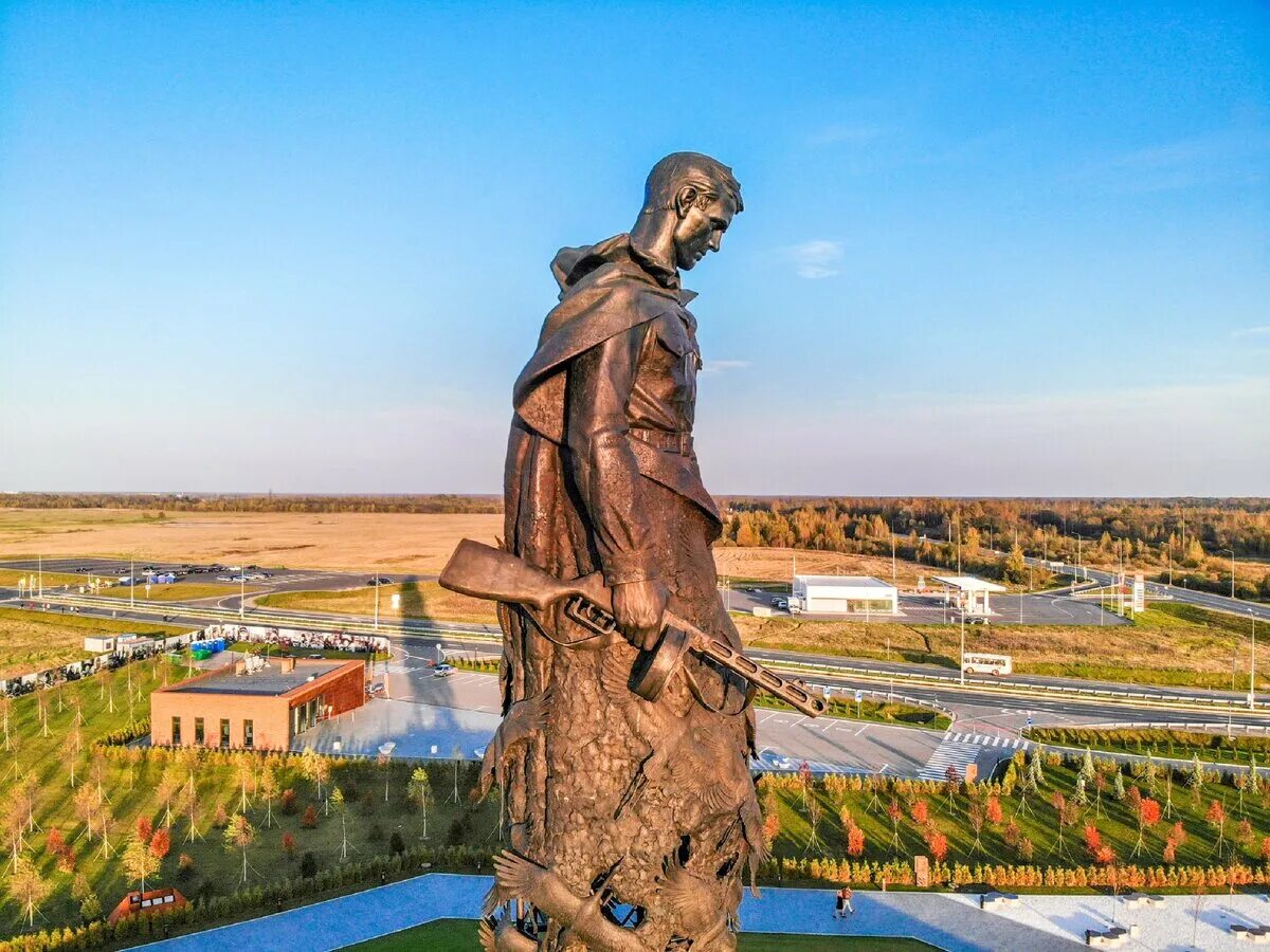 Памятник солдату журавли где. Ржев мемориальный комплекс. РЖЕВСКИЙ мемориал советскому солдату. Монумент Журавли в Ржеве. Г Ржев мемориал советскому солдату.