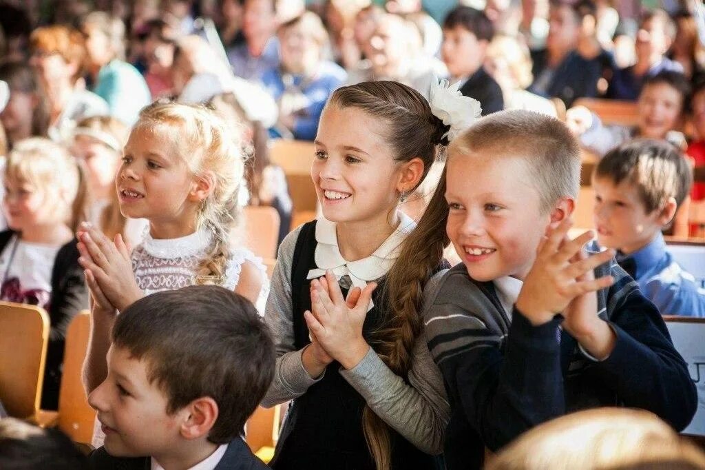 Частная школа взмах Санкт-Петербург. Взмах частная школа лого. Взмах частная школа школа. Дети в частной школе. Плюсы частной школы