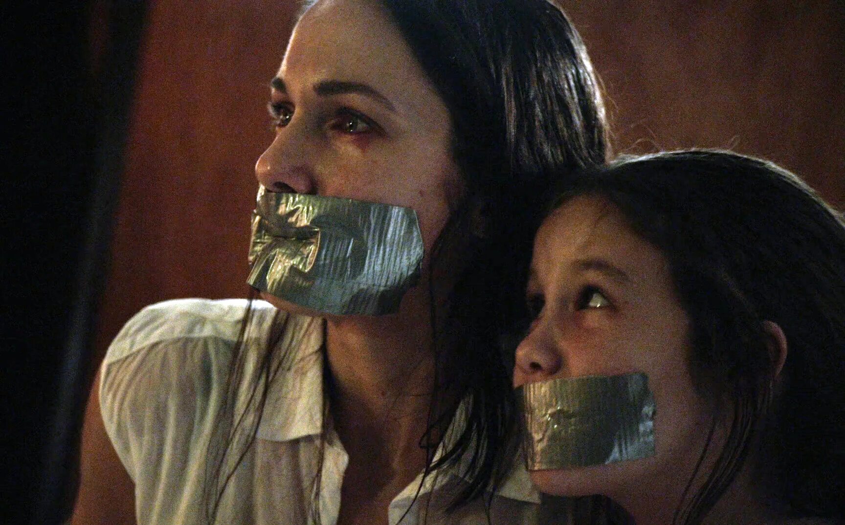 Duct tape kids. Скотч на рот маленьким девочкам. Прозрачный скотч на рту. Джорди бенаттар tape gagged. Скотч на рот.