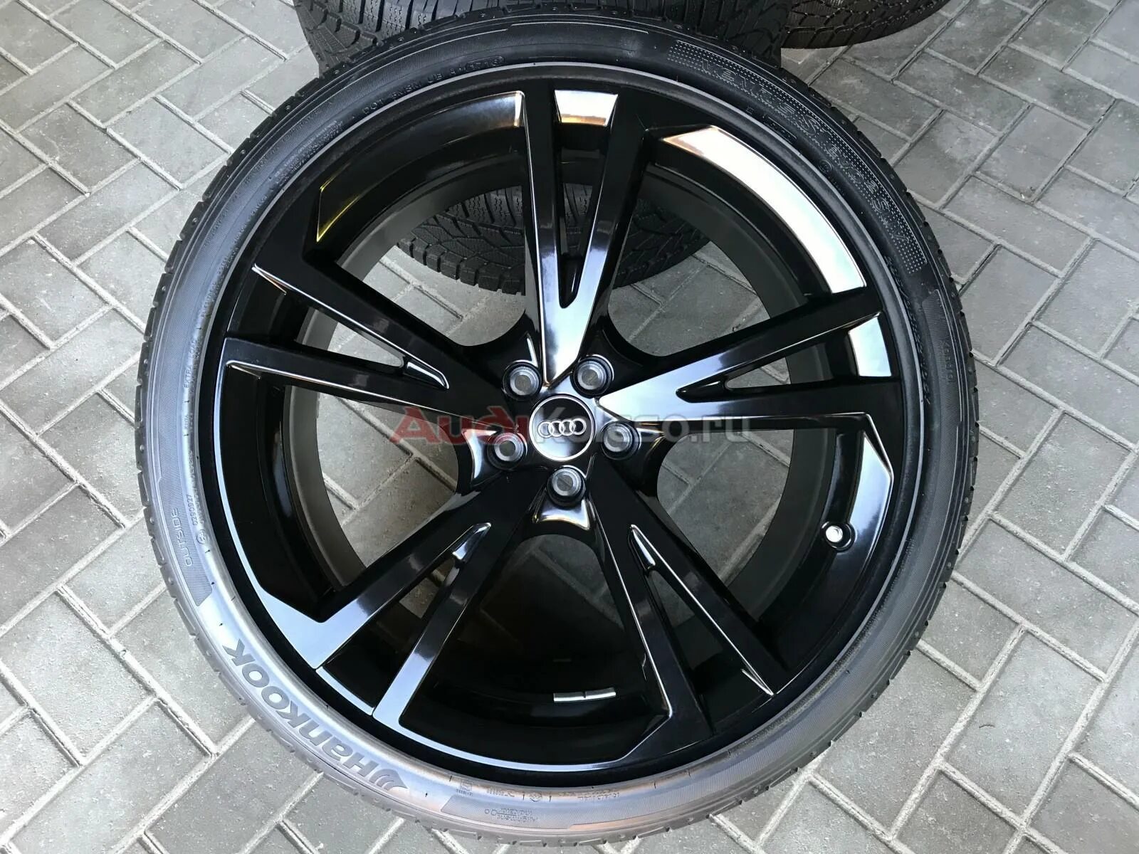 Диски q7 4m. Диски Audi r22. 4m0601025 r22 q7. Колеса для Audi q7 r22. Диски Audi r21.